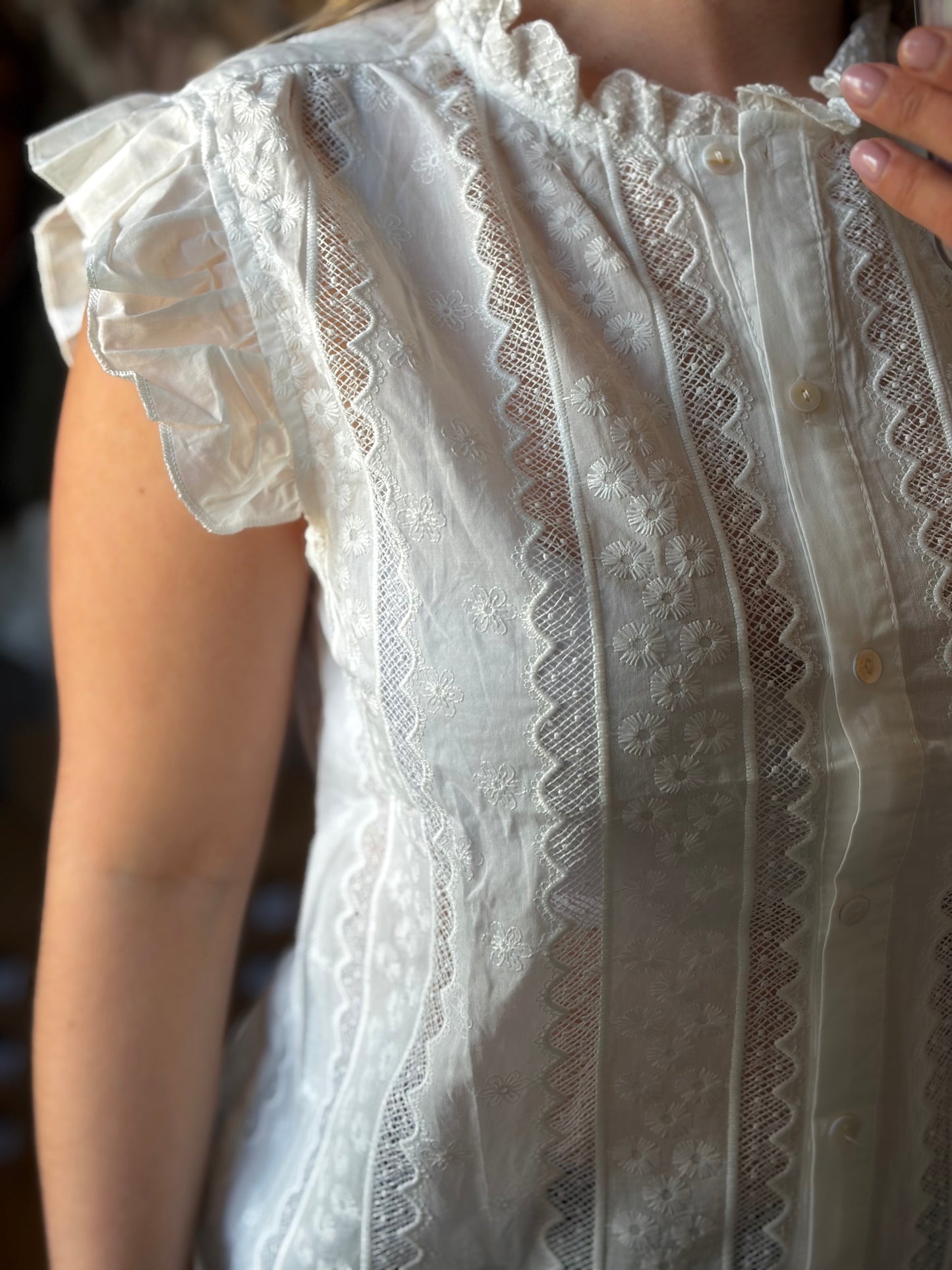 Blouse volant en dentelle
