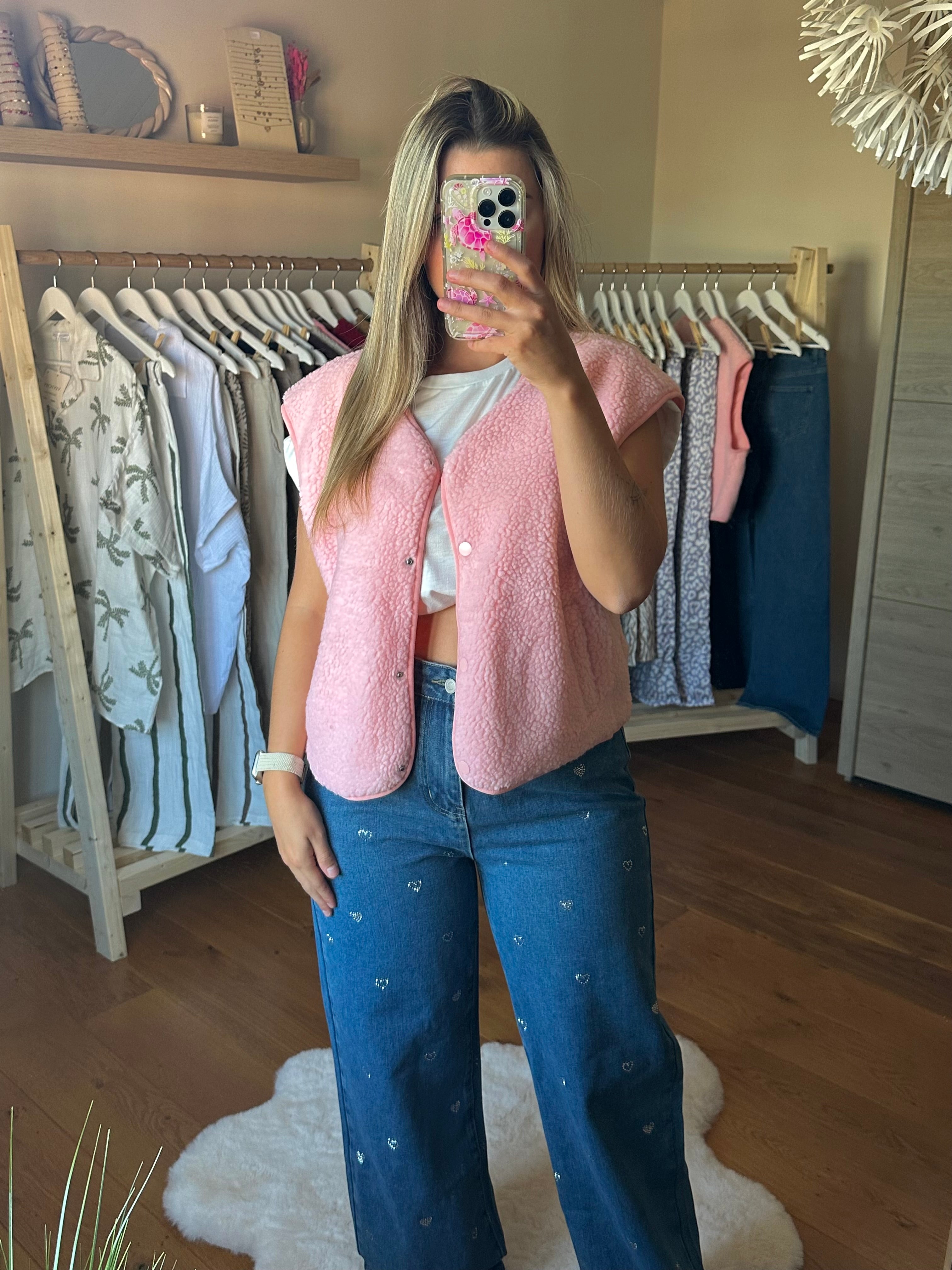 Gilet moumoute rose avec pressions