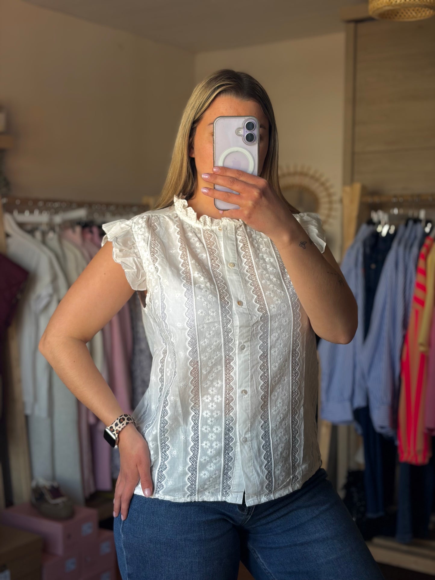 Blouse volant en dentelle